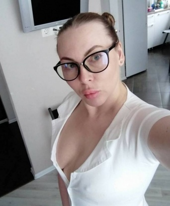 У меня прекрасная фигура, горячие губы и искусные руки, чтобы доставить тебе незабываемое удовольствие. 🌹
💥 Мои услуги включают классический и оральный секс, массаж и ролевые игры. Я также открыта для экспериментов и новых приключений. Не стесняйся делиться своими желаниями – я с радостью сделаю все, чтобы удовлетворить тебя полностью. 💋
🌼 За моими плечами множество положительных отзывов от довольных клиентов. Я гарантирую полную конфиденциальность и максимальное удовольствие во время нашей встречи. Смотри мои фото 🔞 , чтобы убедиться, что я именно та, о которой ты мечтал. 😍
📍 Живу и принимаю в гостиницах Москвы. Не упусти шанс испытать настоящее удовольствие со мной. Так что не медли, напиши мне прямо сейчас, и встреча пообещает быть огненной и незабываемой! 🔥 545, 42 года