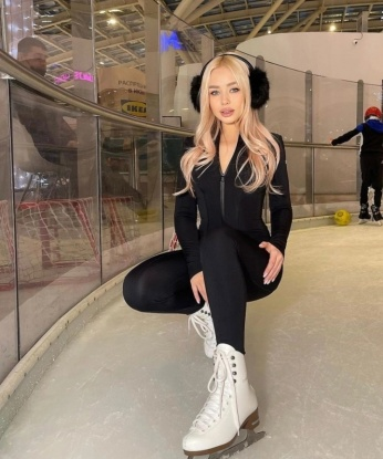 Живу в самом сердце Москвы и готова подарить тебе незабываемые моменты страсти и наслаждения. Мои услуги нацелены на удовлетворение твоих самых сокровенных фантазий. Разнообразие возможностей для тебя - массаж, ролевые игры, эротический танец и многое другое. На моих фото ты увидишь, как я выгляжу, и убедишься в моей привлекательности и страстности. Мои клиенты остаются довольными и возвращаются ко мне снова и снова. Доверься мне и я подарю тебе незабываемые ощущения! 😘💋 11532, 24 года