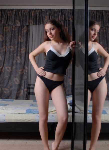 Живу в Москве и готова доставить тебе настоящий экстаз. В мои услуги входит все, что ты можешь пожелать: разнообразные эротические массажи, классический секс, оральный секс и многое другое. У меня есть отличные отзывы, подтверждающие мою профессиональность и неземной талант в постели. Смотри мои фото и убедись сам, какая я сексапильная и соблазнительная. 💋 Это только малая часть того, что я могу предложить тебе. Ты заслуживаешь лучшего, и я готова стать твоей ночной фантазией. Не упусти шанс побаловать себя по-настоящему роскошным отдыхом! 20839, 21 год