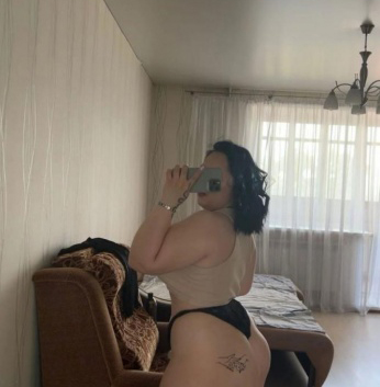 Очаровательная и страстная дама готова побаловать тебя лаской и страстью. Умею угодить и знаю, как доставить удовольствие. Фото мои, звони, не пожалеешь! 7356, 19 лет